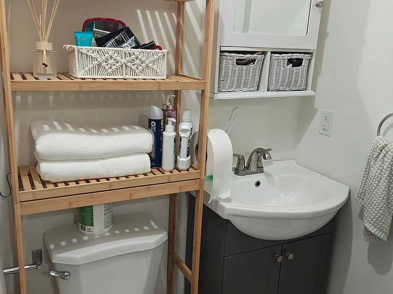 982 Dovercourt Rd #BASEMENT — Photo 11