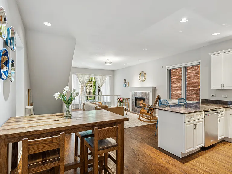 1411 N Mohawk St #1 — Photo 8