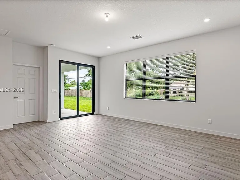 7704 Pacific Ave — Photo 5