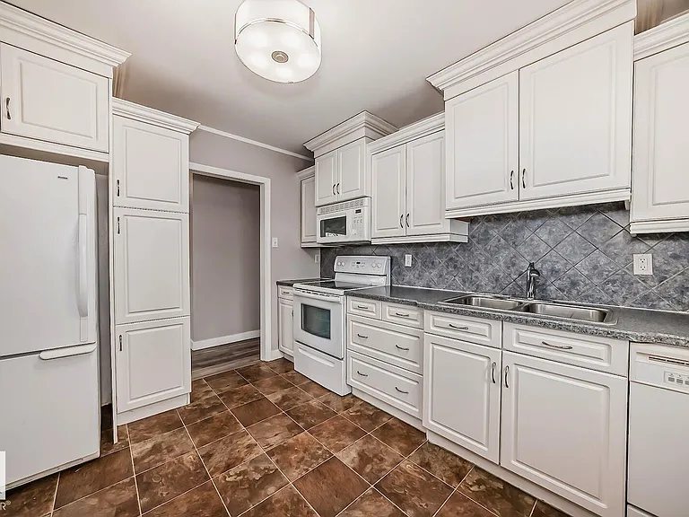 37 Sheridan Dr — Photo 10