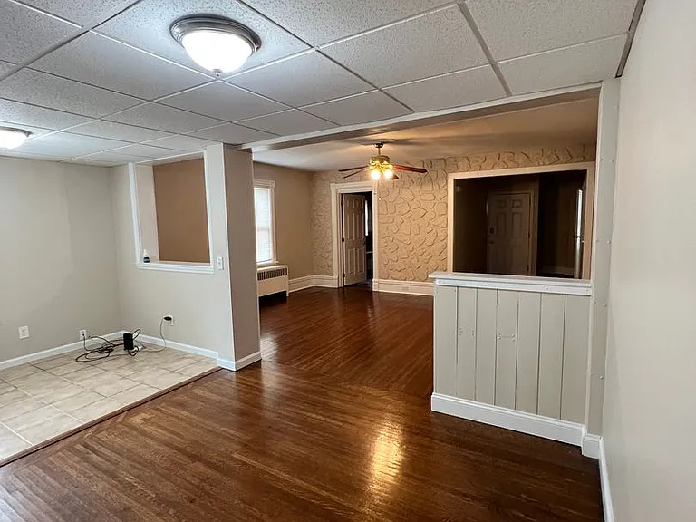 224 E Commercial St — Photo 14