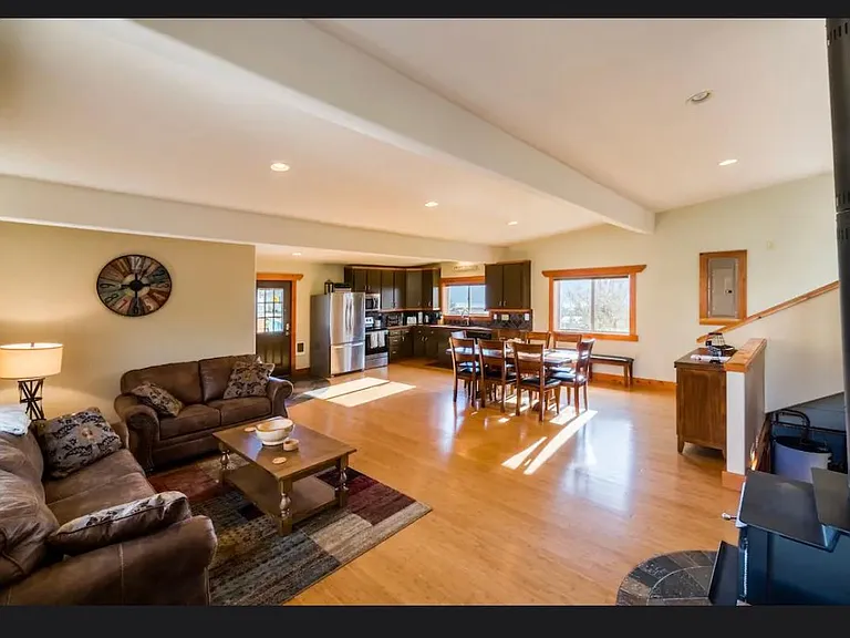 595 Green Ave — Photo 6