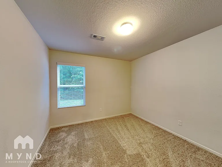9168 Pleasant Valley Dr — Photo 14