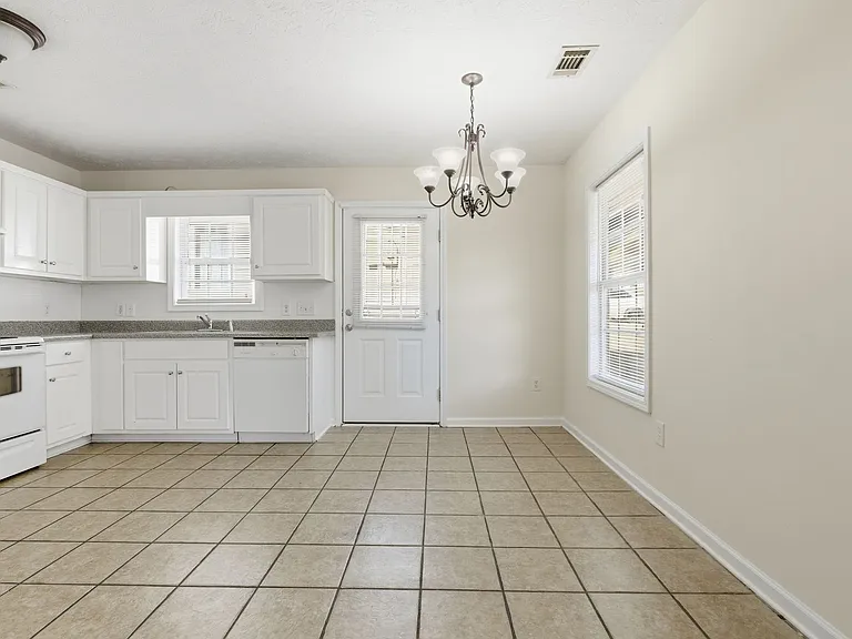 701 Pine Hill Ct #C — Photo 3