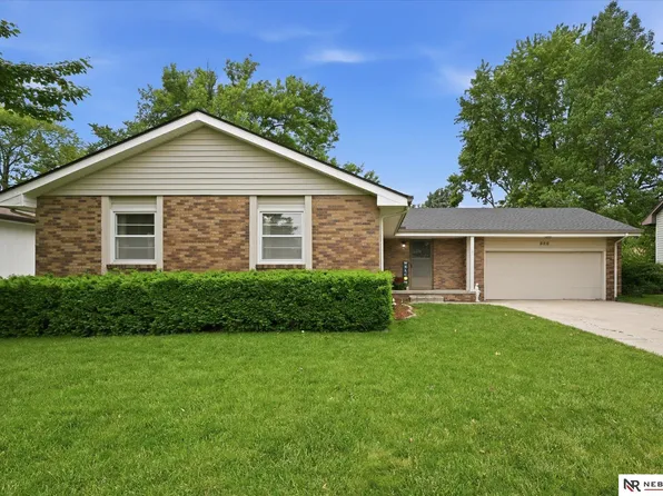 528 S 215th St, Elkhorn, NE 68022