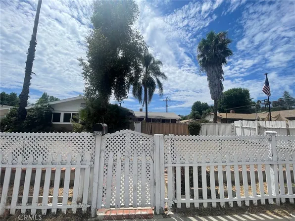 8233 Fallbrook Ave, Canoga Park, CA 91304