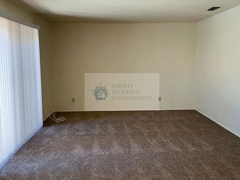 3285 Radcliff Way — Photo 2
