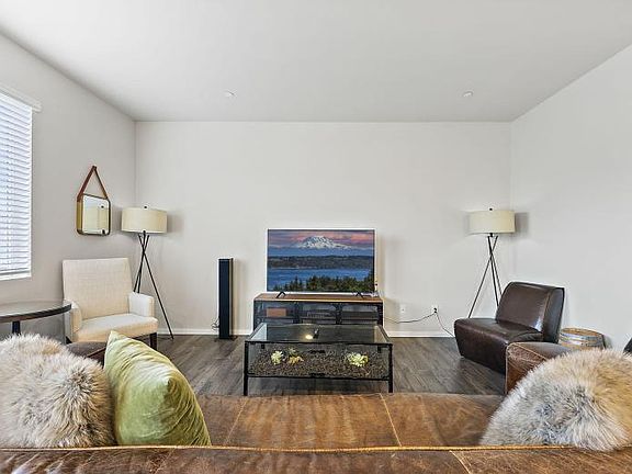 4th image of 10715 186th Street Ct E