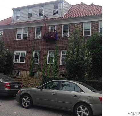 3rd image of 18 E 236th St