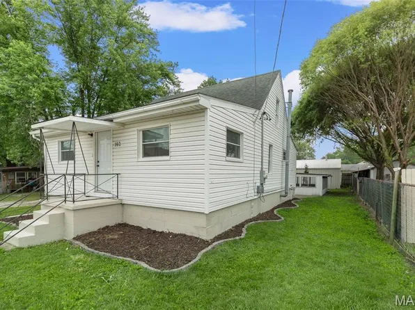 102 W Maple St, Hartford, IL 62048