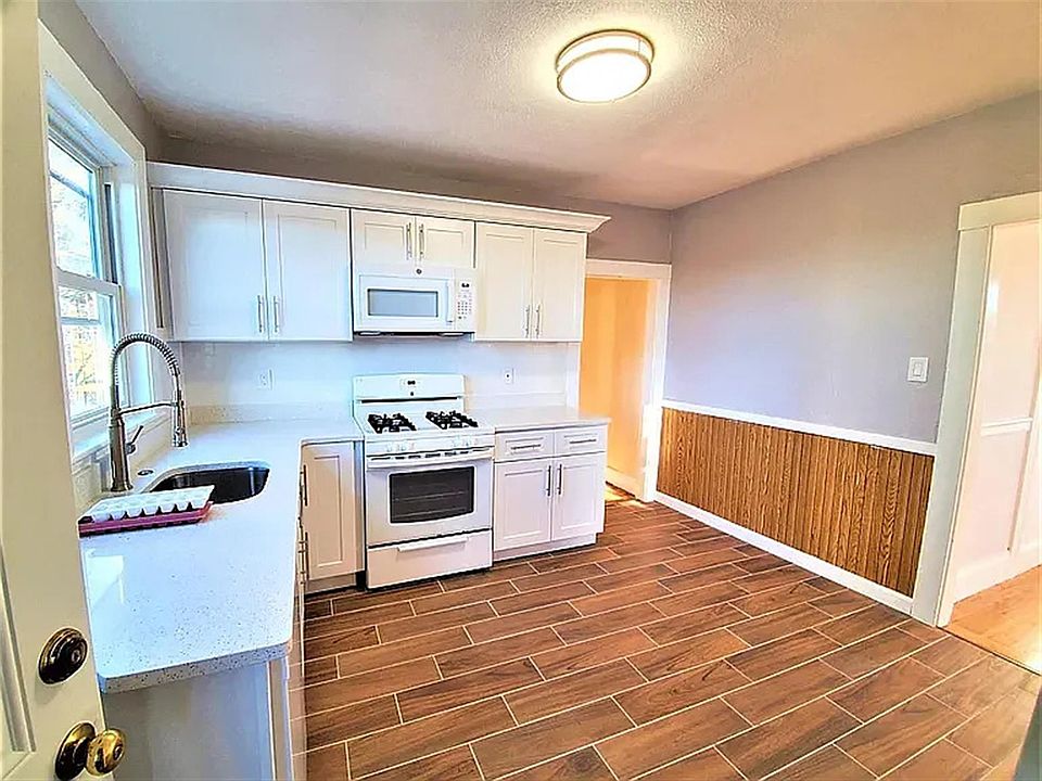 1st image of 39 Waterhouse St #1