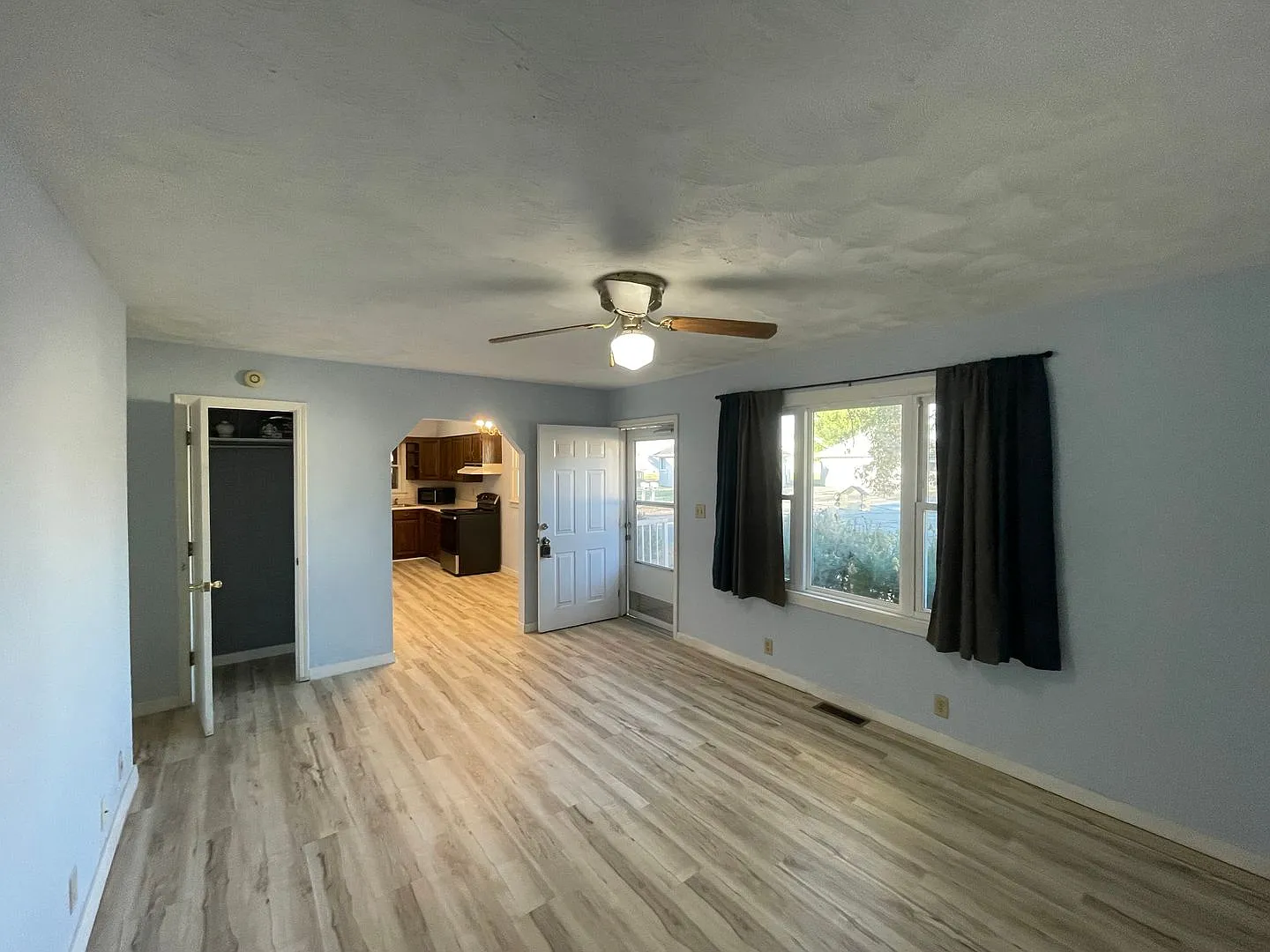 2 Bed 1.5 Bath in Twin Lakes Subdivision — Photo 2