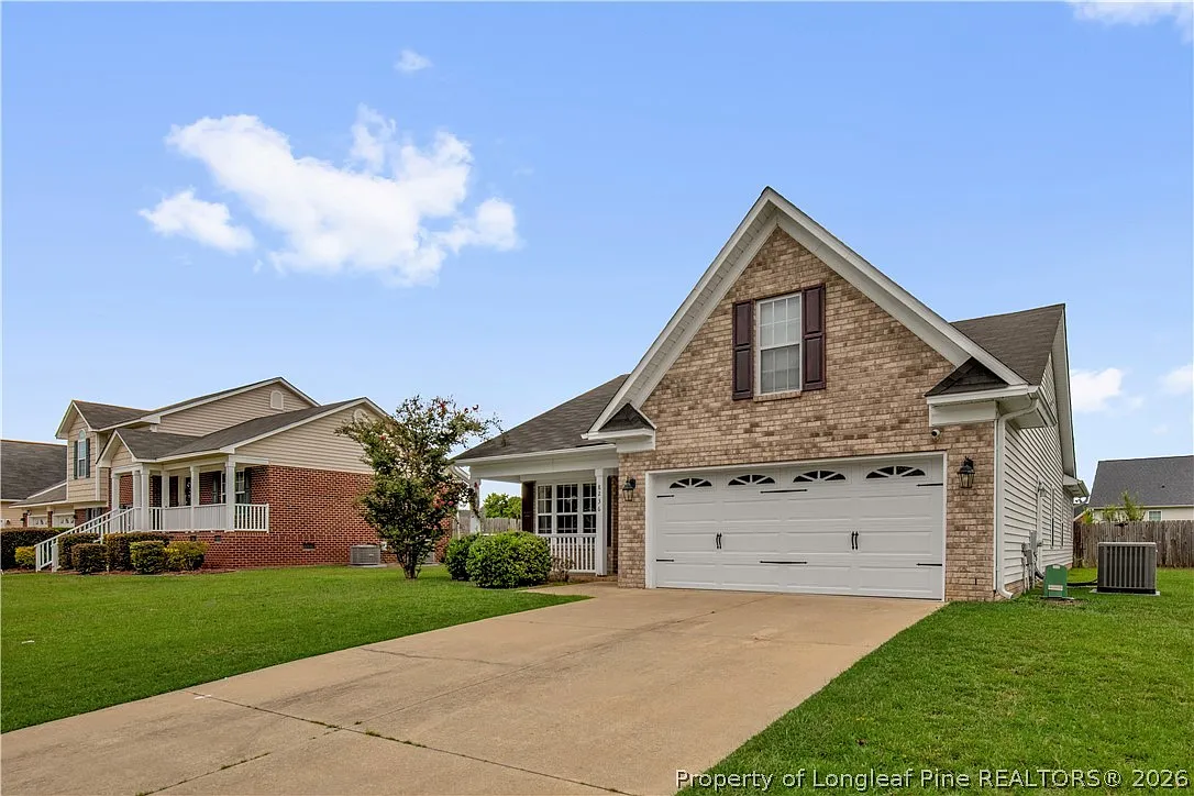 3 bed, 2.0 bath, 1968 sqft, $2,600 — Photo 2