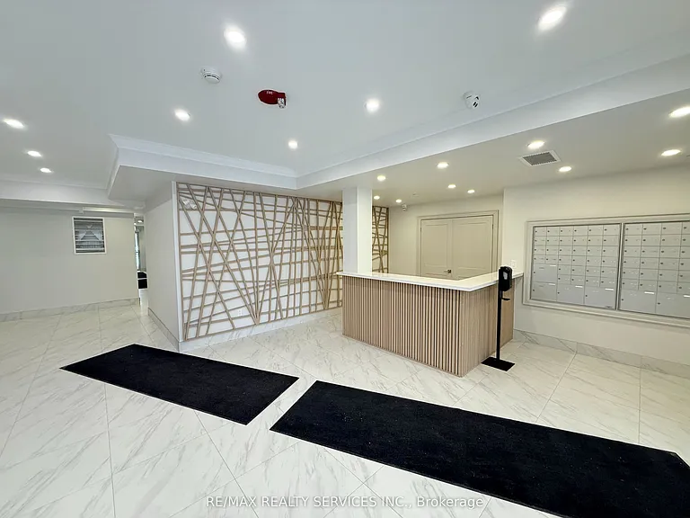 50 Lakebreeze Dr #229 — Photo 9