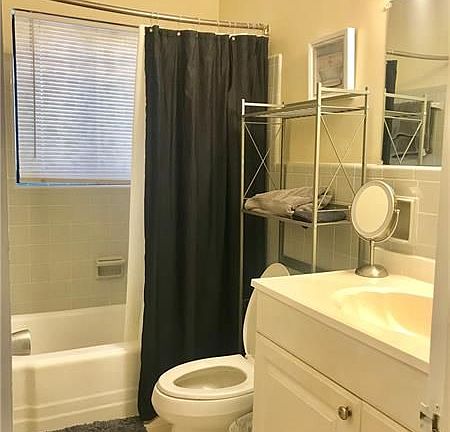 5th image of 2710 NE 14th St #4