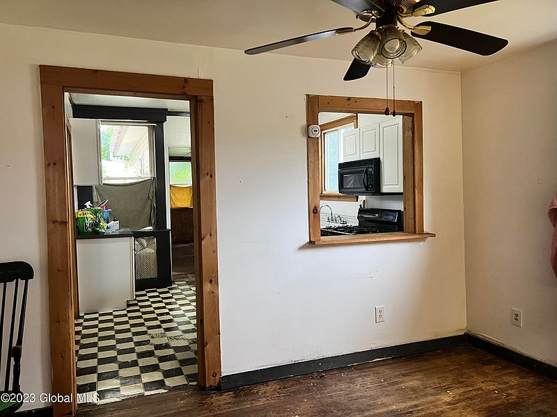 4th image of 232 Myrtle Avenue