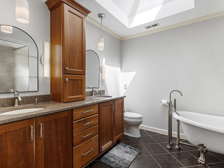 5008 Wood Valley Dr — Photo 26