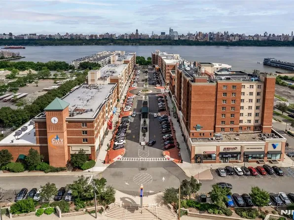 6404 City Pl, Edgewater, NJ 07020