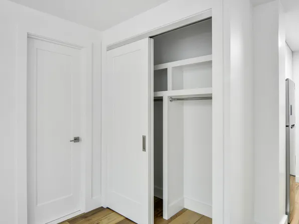 315 West 57th Street image 4 of 25