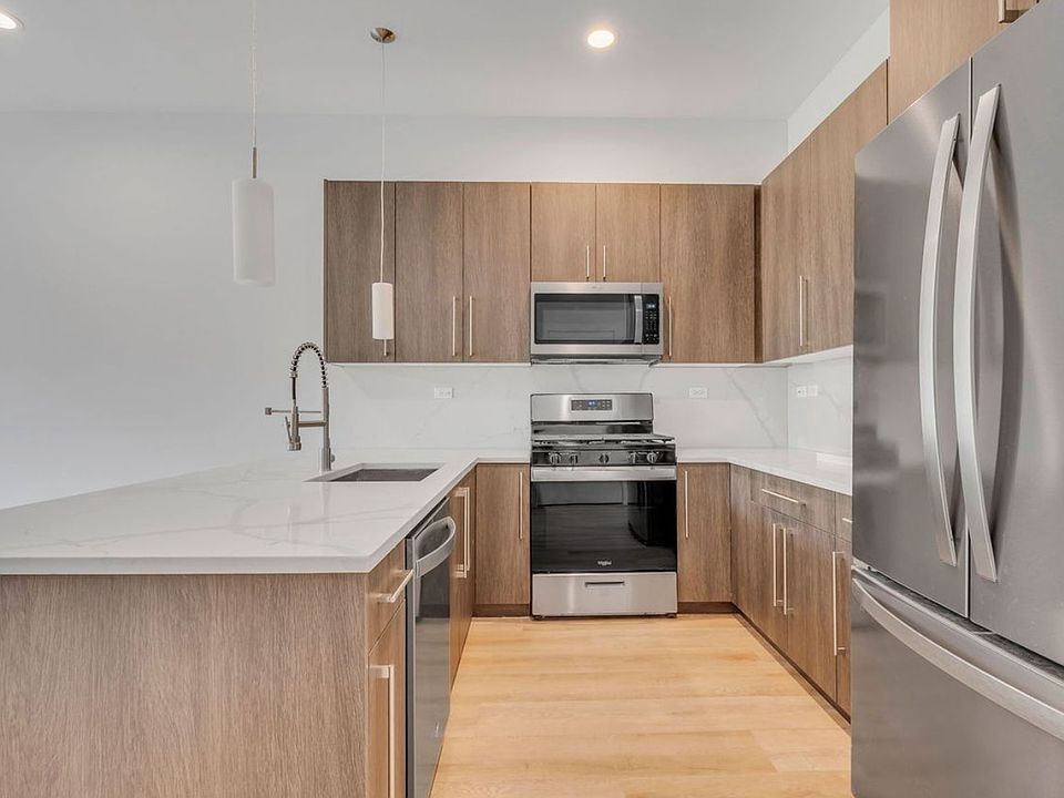 1st image of 2926 W Medill Ave #4