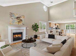 8 Abby Rd, Barrington, RI 02806