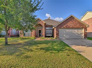2719 Atrium Dr, Grand Prairie, TX 75052