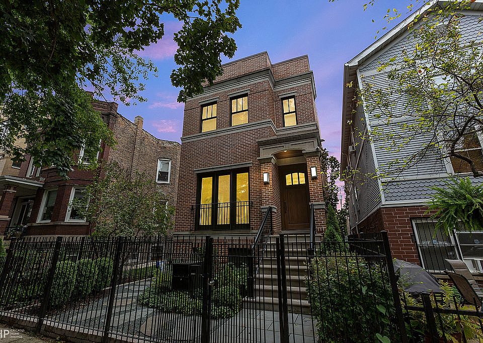 1st image of 1651 N Oakley Ave
