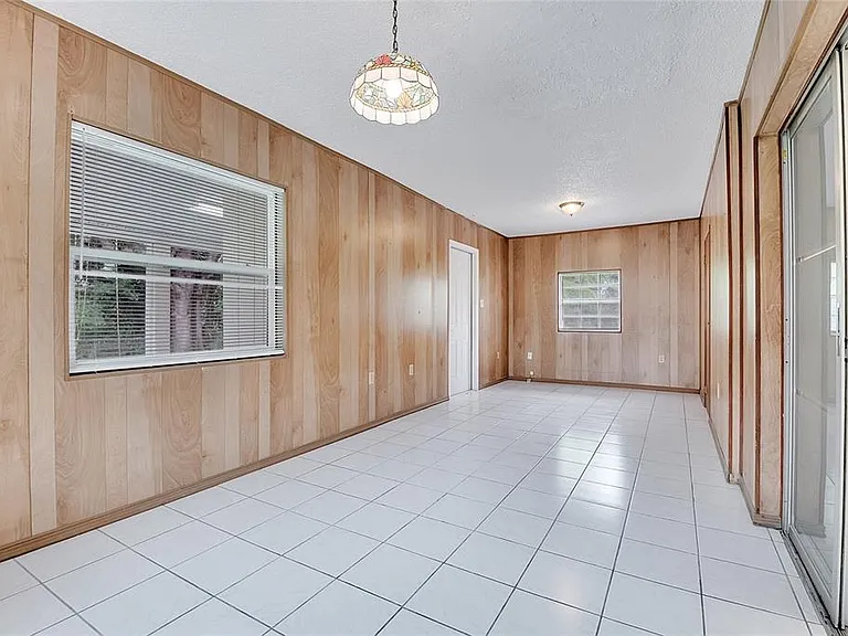 1040 San Luis Dr — Photo 13