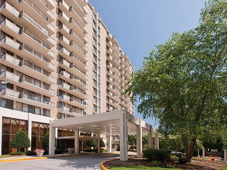 Westchester Tower Apartments — Photo 16
