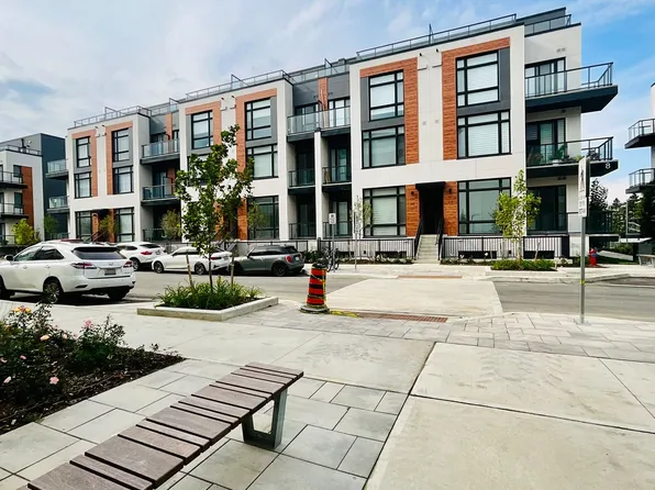 8 Steckley House Ln #212, Richmond Hill, ON L4S 0N1