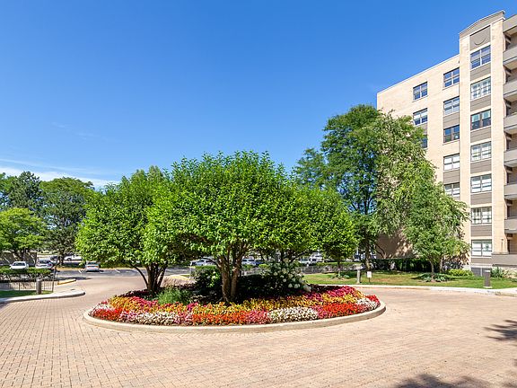 2nd image of 4545 W Touhy Ave APT 603E