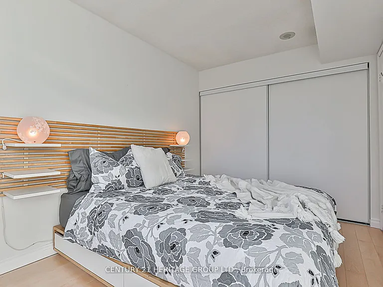 30 Harrison Garden Blvd #701 — Photo 9