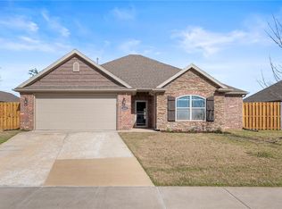 2907 S 4th St, Rogers, AR 72758