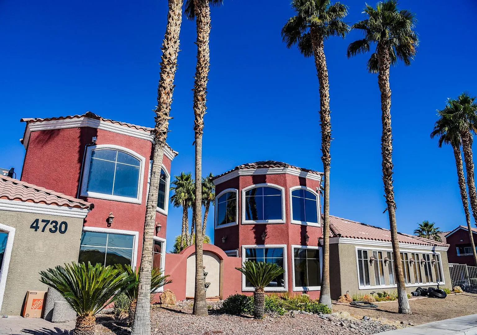Wow! 3 Bed 2 Bath Gated Condo Near Nellis Afb.. Remodeled! — Photo 1