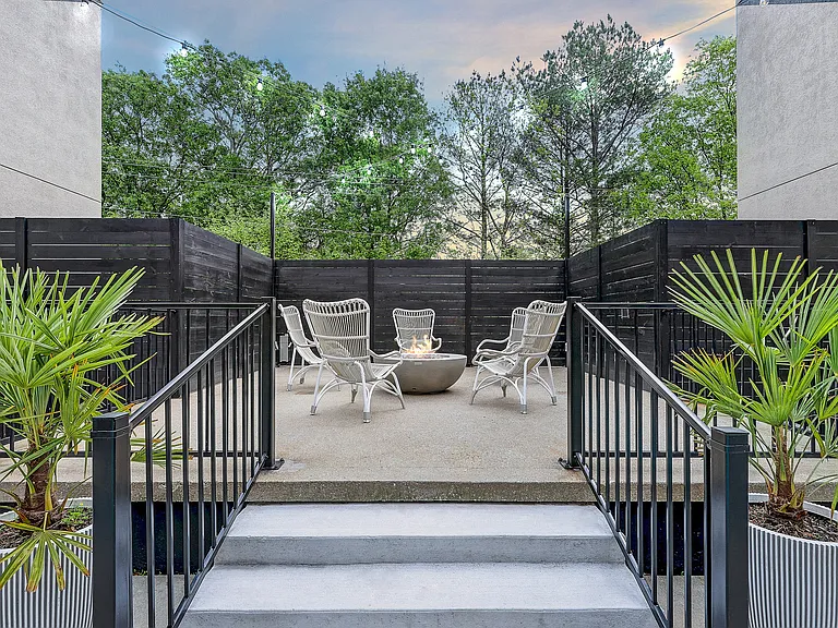 745 Hansell St SE — Photo 8