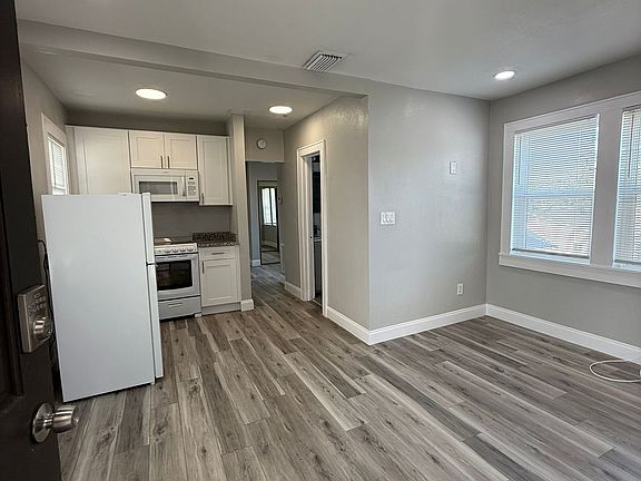 4th image of 14 21st St N APT 11