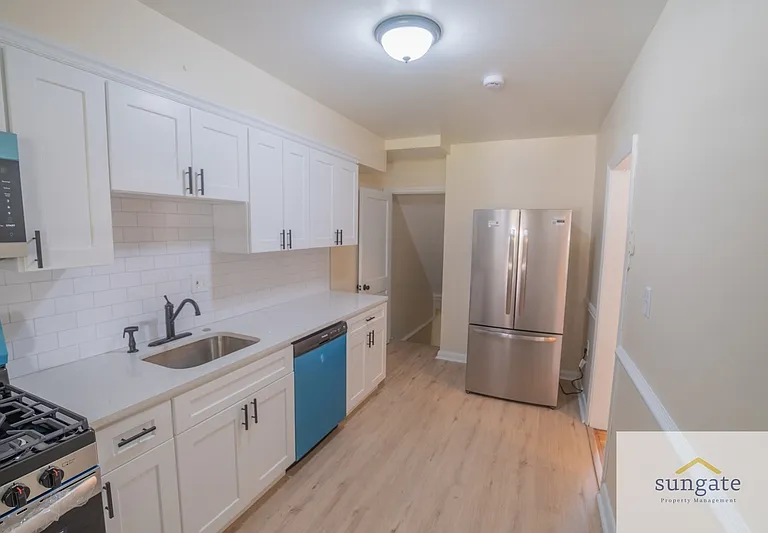 1444 Meridene Dr — Photo 10