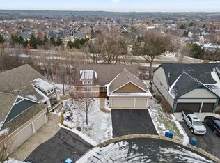 1082 Wyncrest Ct, Woodbury, MN 55129