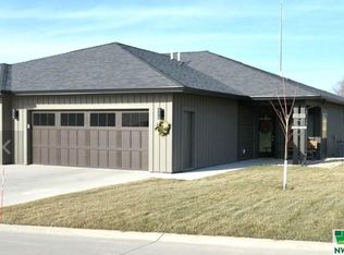 1351 13th Ave SE UNIT 3, Sioux Center, IA 51250