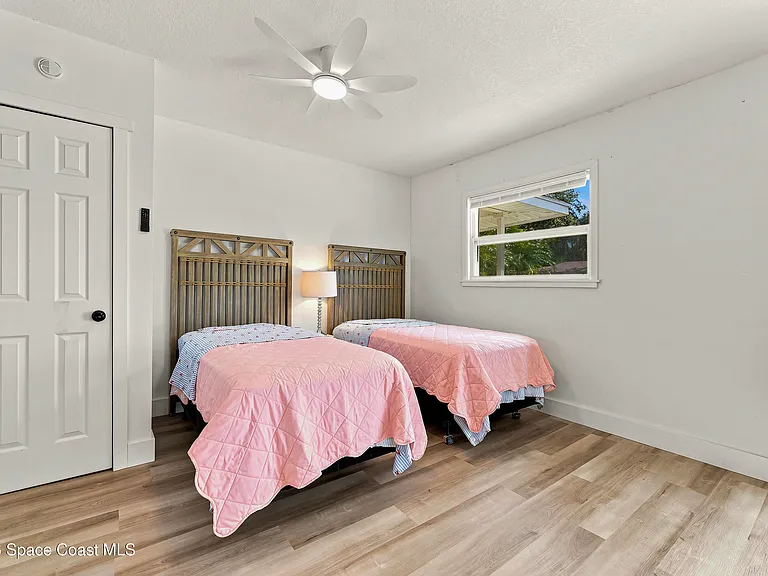 215 Pelican Dr — Photo 10