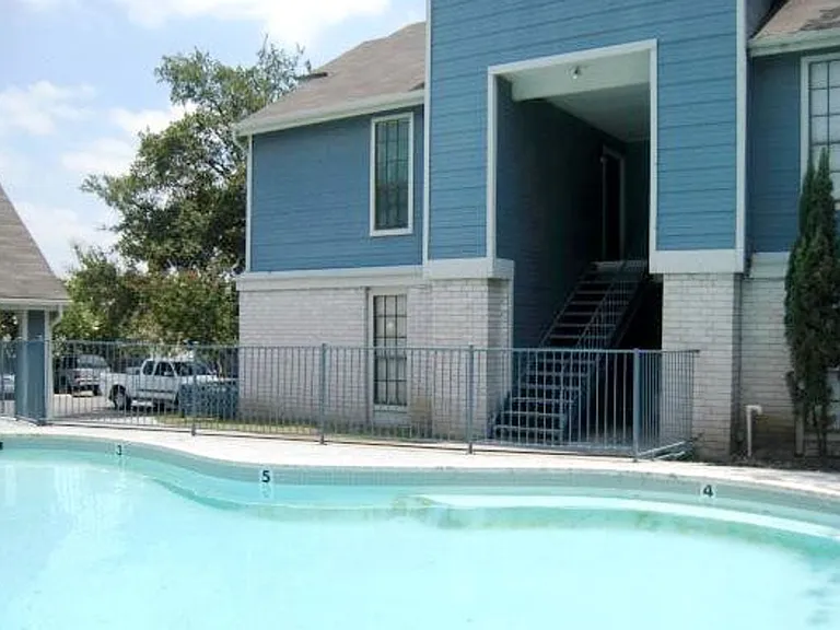 Willow Hill Apartments — Photo 10