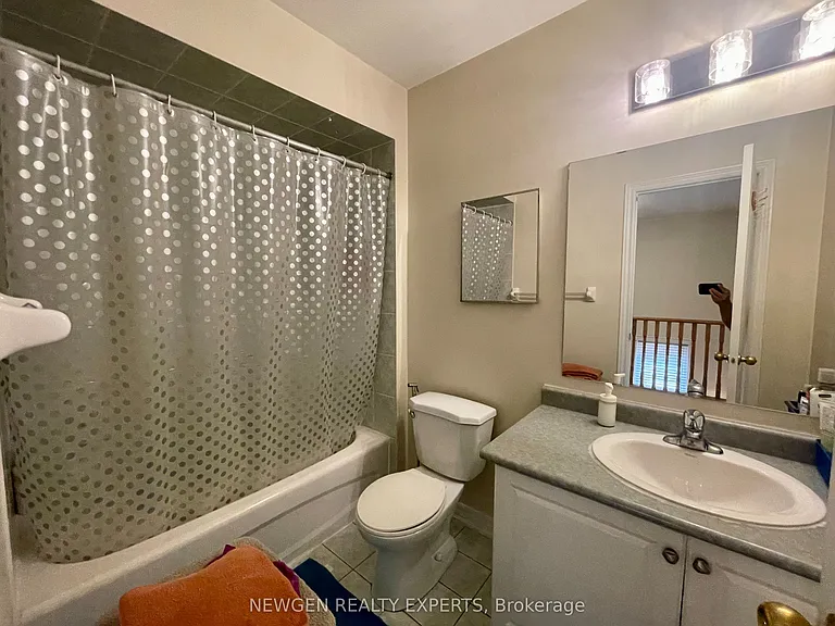 42 Crystalview Cres #UPPER — Photo 21