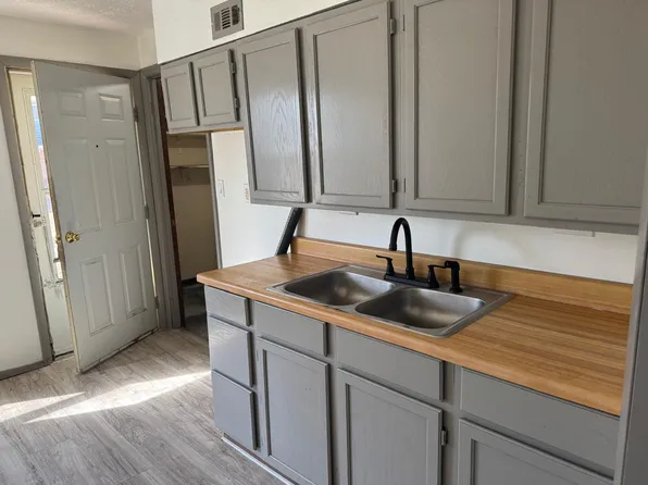 9539 Greenmeadow Rd APT C, Windham, OH 44288