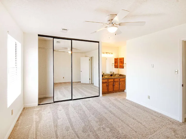 4542 Pyrite Ct NE — Photo 9