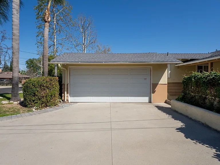 23216 Friar St — Photo 39