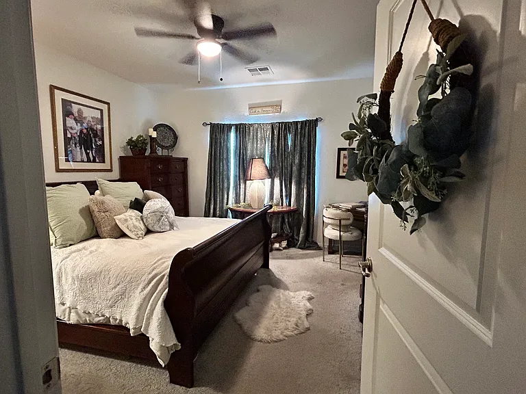 1703 W Aztec Dr — Photo 3