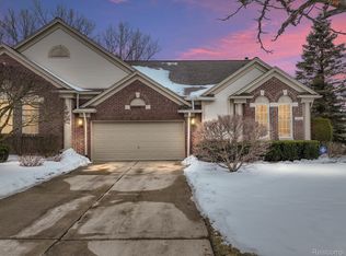 5144 Belmonte Dr, Rochester, MI 48306