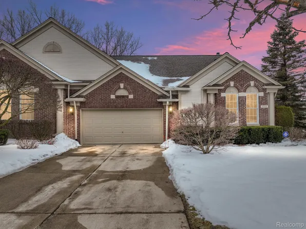 5144 Belmonte Dr, Rochester, MI 48306