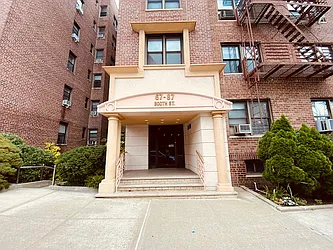 Rented by Silverstein Collection LLC 