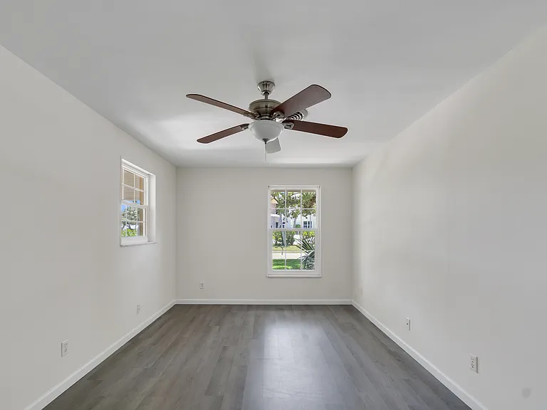 525 Iris Ln — Photo 14